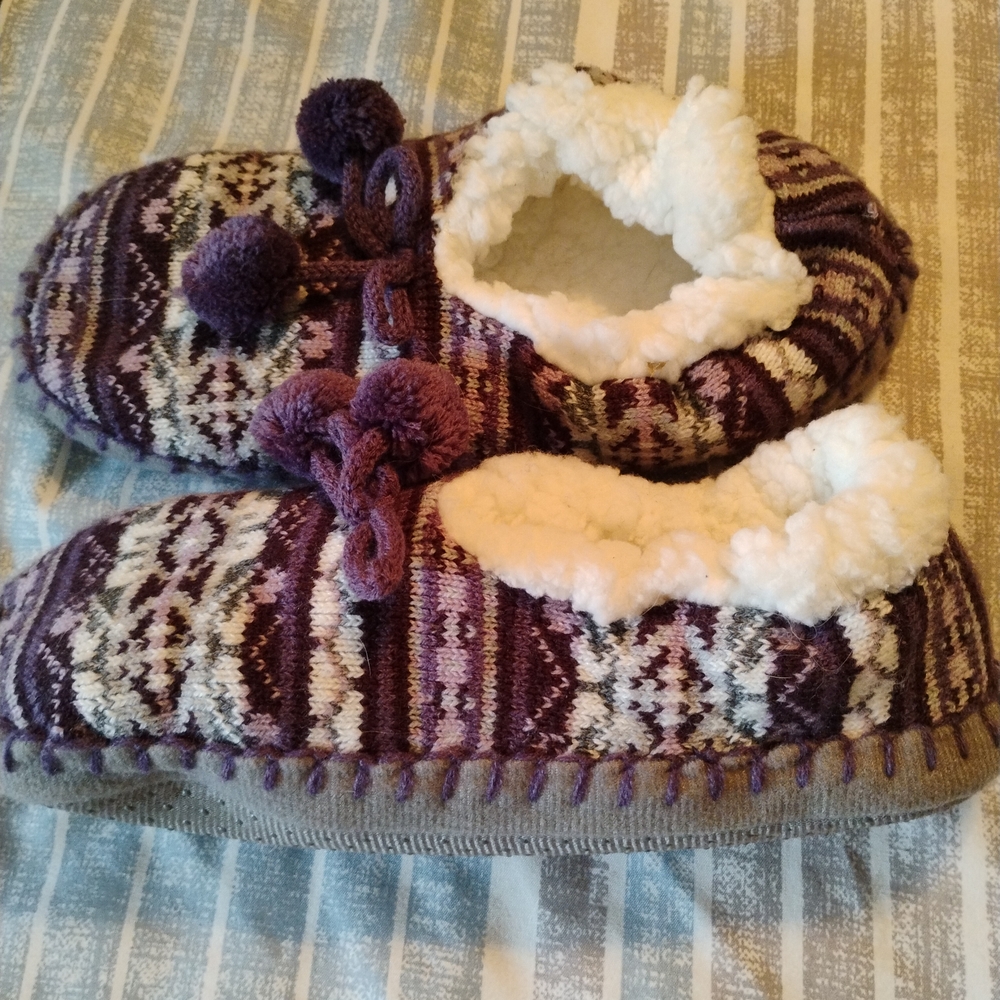 Cozy Women's Knit Slipper Shoes in Purple with Faux Fur Lining Size L